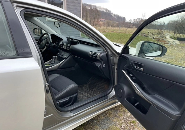 Lexus IS cena 84900 przebieg: 60200, rok produkcji 2015 z Górzno małe 106